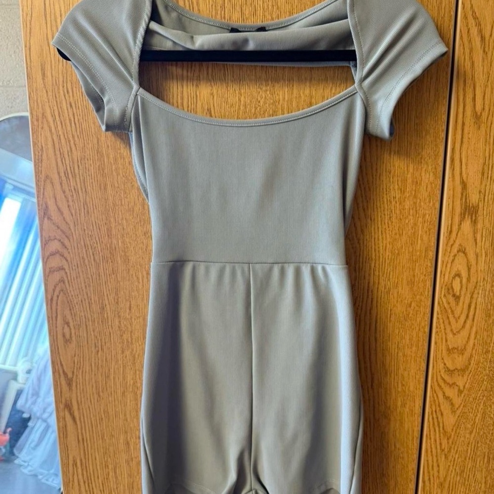 Scoop Neck Short Sleeve Fitted Romper — Dusty Sage